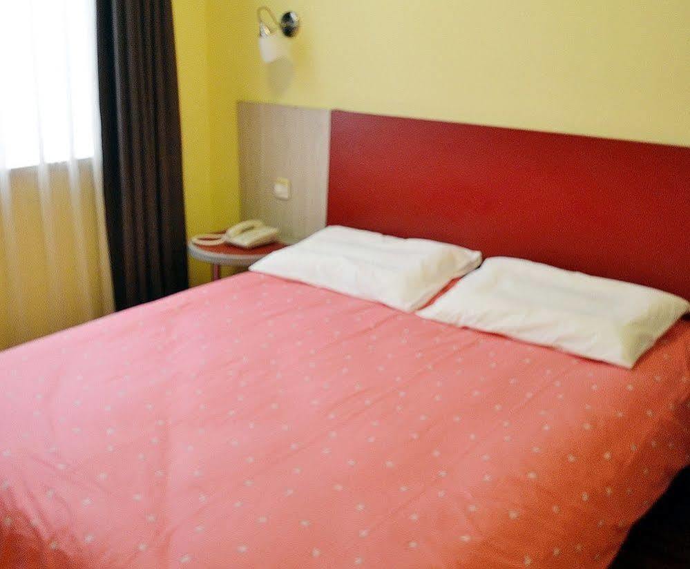Home Inn Shanghai Century Park Kültér fotó