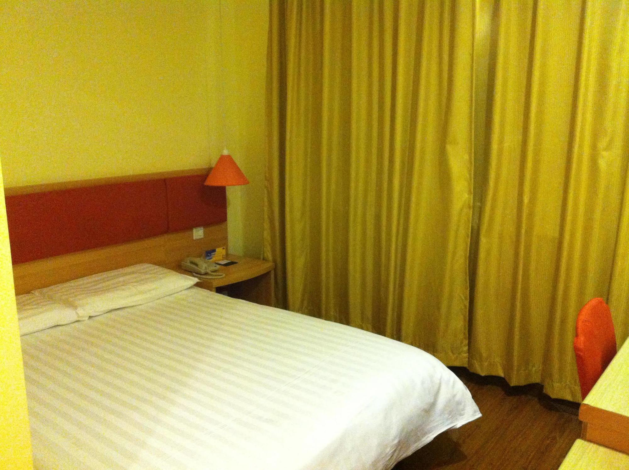 Home Inn Shanghai Century Park Kültér fotó
